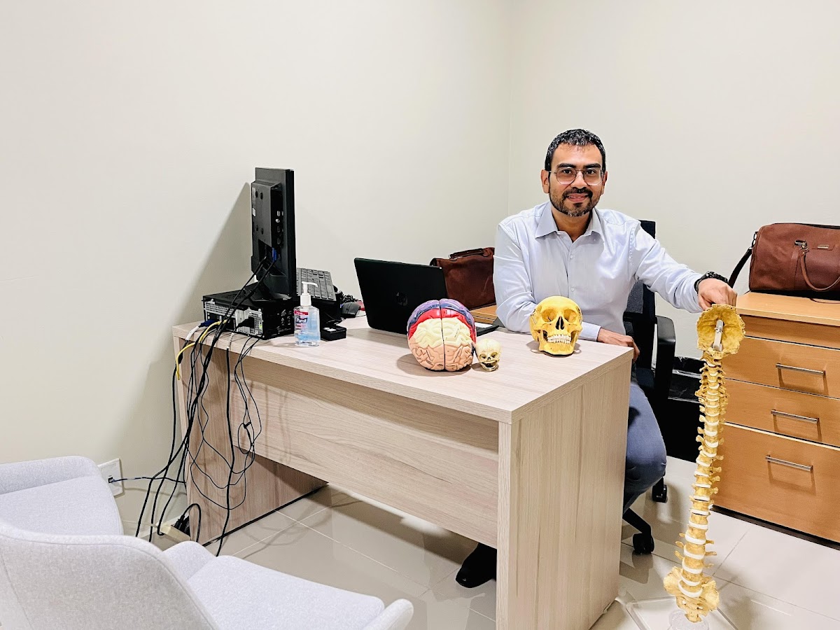 Neurocirujano Dr. Miguel Bernés