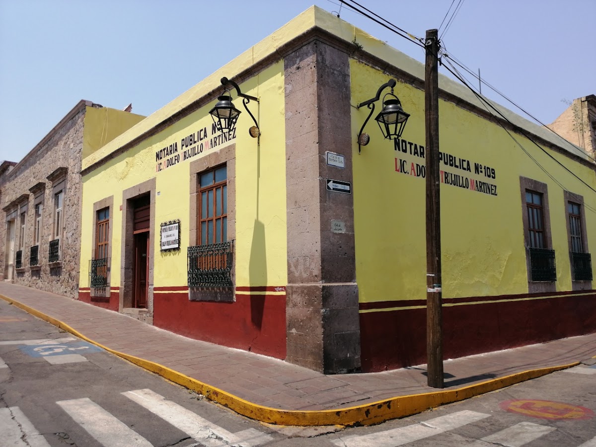 Lic. Adolfo Trujillo Martínez — foto 3