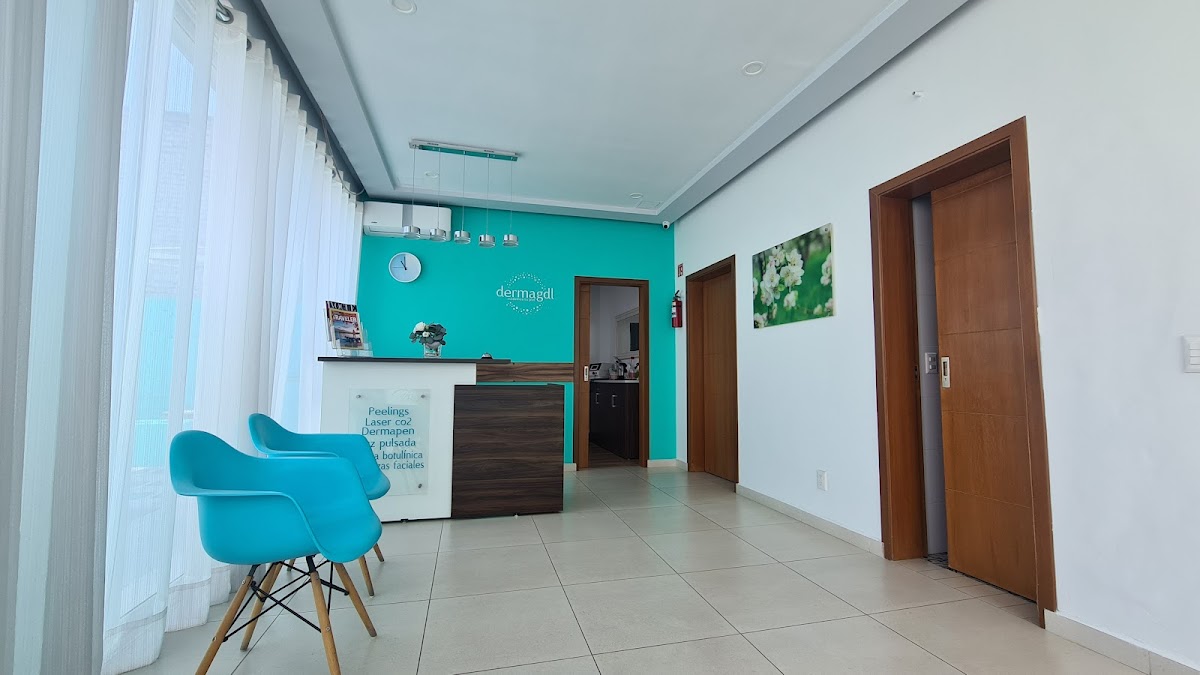 Dra. Annamaria Palacios Zaitseva, Dermatólogo — foto 2