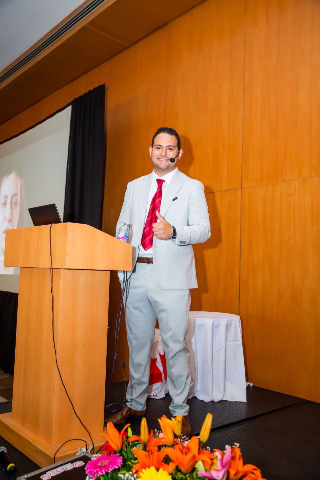 Dr. Romualdo Hostos - Ortodoncista & Trastornos de la ATM — foto 3