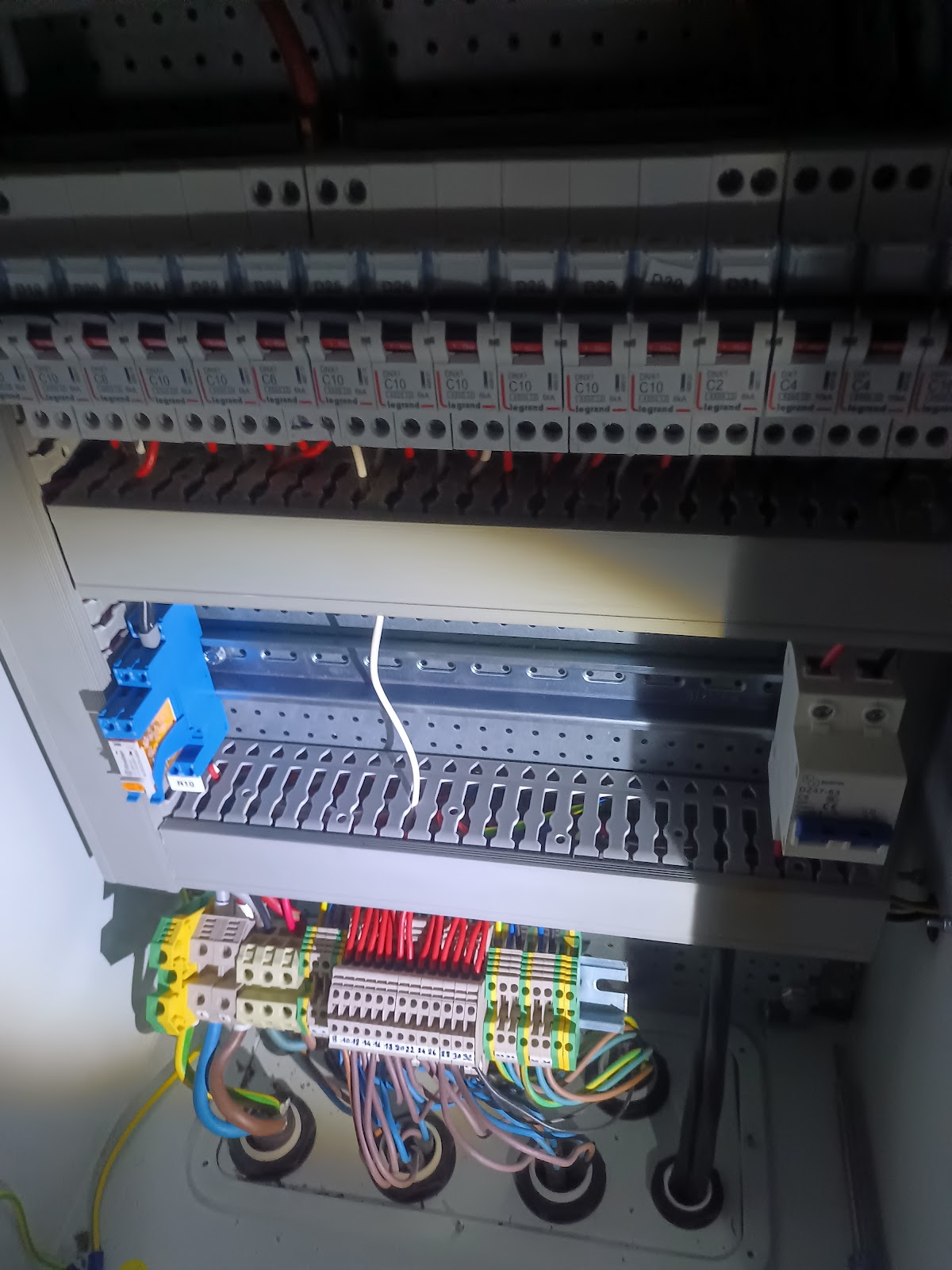 Electricista express 24 -7, Otras zonas