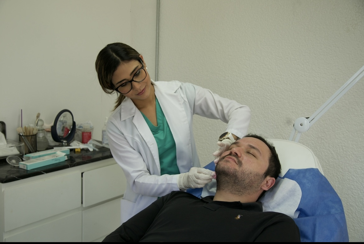 Dra. Alejandra Perera Sid, Dermatóloga — foto 2