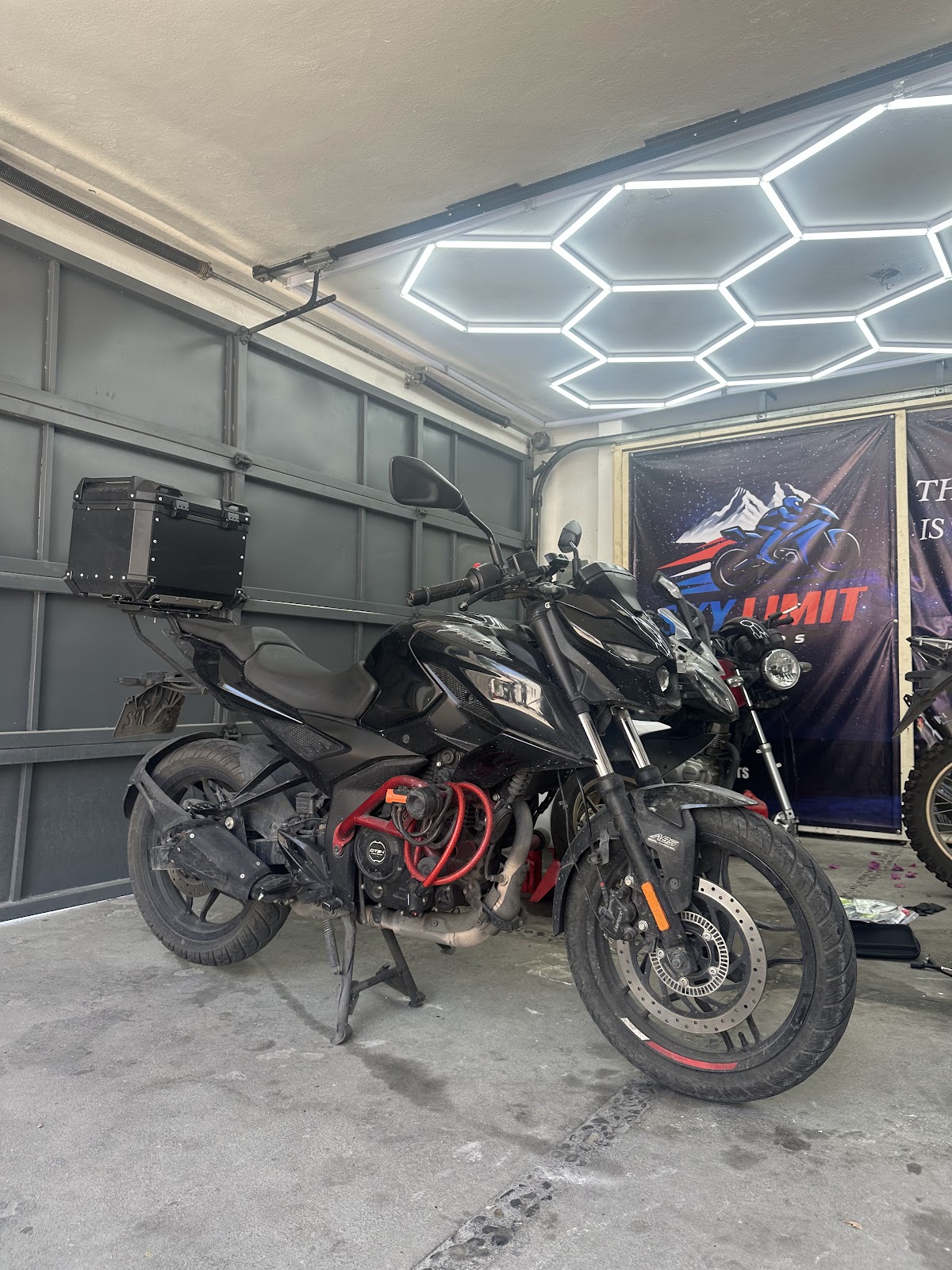 Sky Limit Garage — foto 2