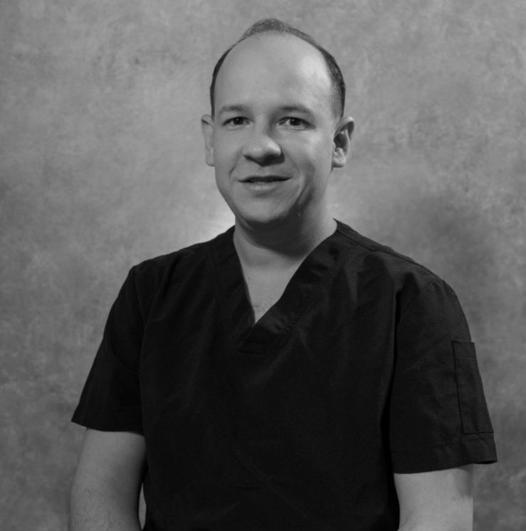 Dr Eduardo Izquierdo CANCÚN