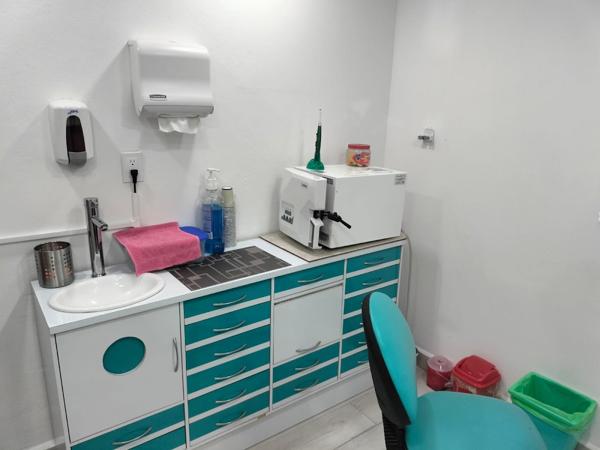 Ortodoncista/Dentista General - Alejandra Álvarez - (DentaLeón) — foto 3