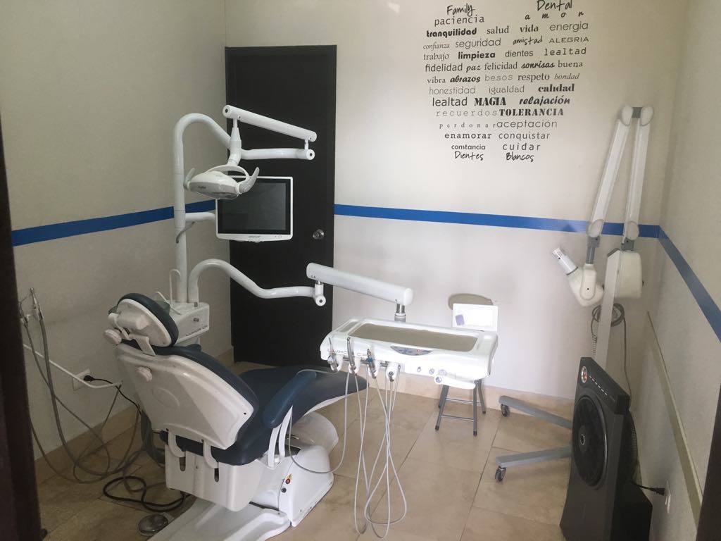 Dr. Ryan Michael Brenes Pacheco, Dentista - Odontólogo