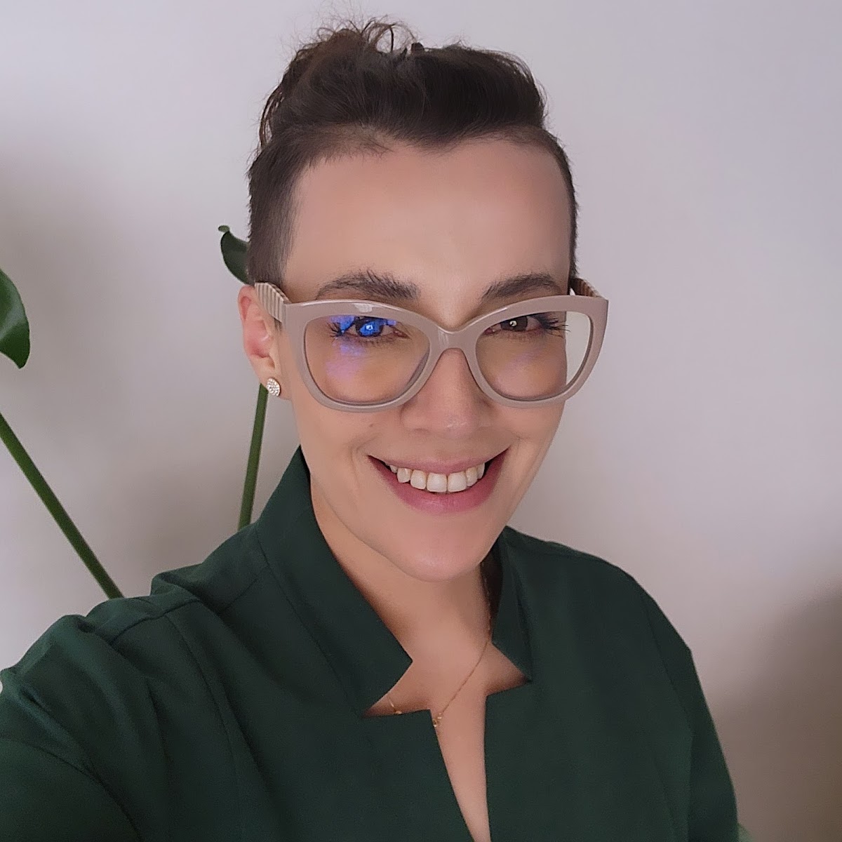 Rocío Leyva - Endodoncia microscopica y tomografía computarizada