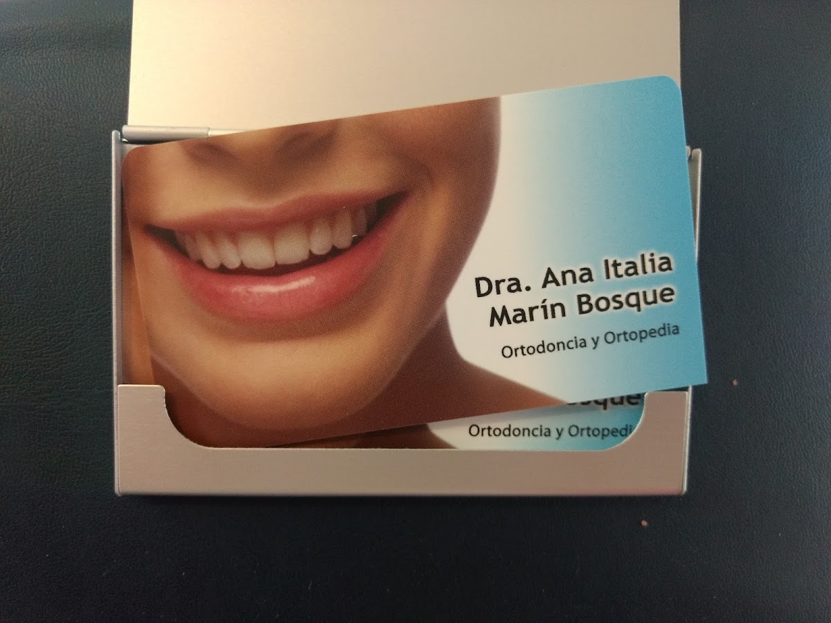 Dra. A. Italia Marín B./ Ortodoncia y Ortopedia Dentomaxilofacial/ Brackets