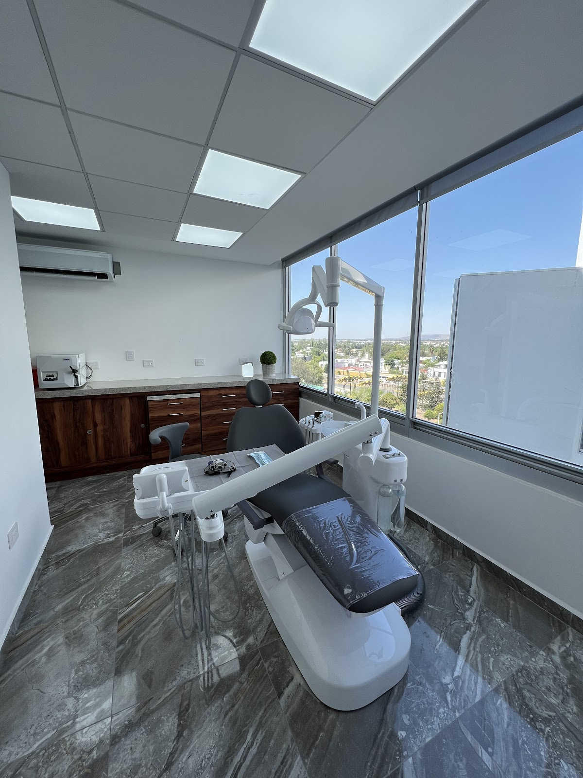 Dra. Mariana Herrera, Dentista/Odontóloga (Especialista en Prótesis y Estética dental) — foto 2