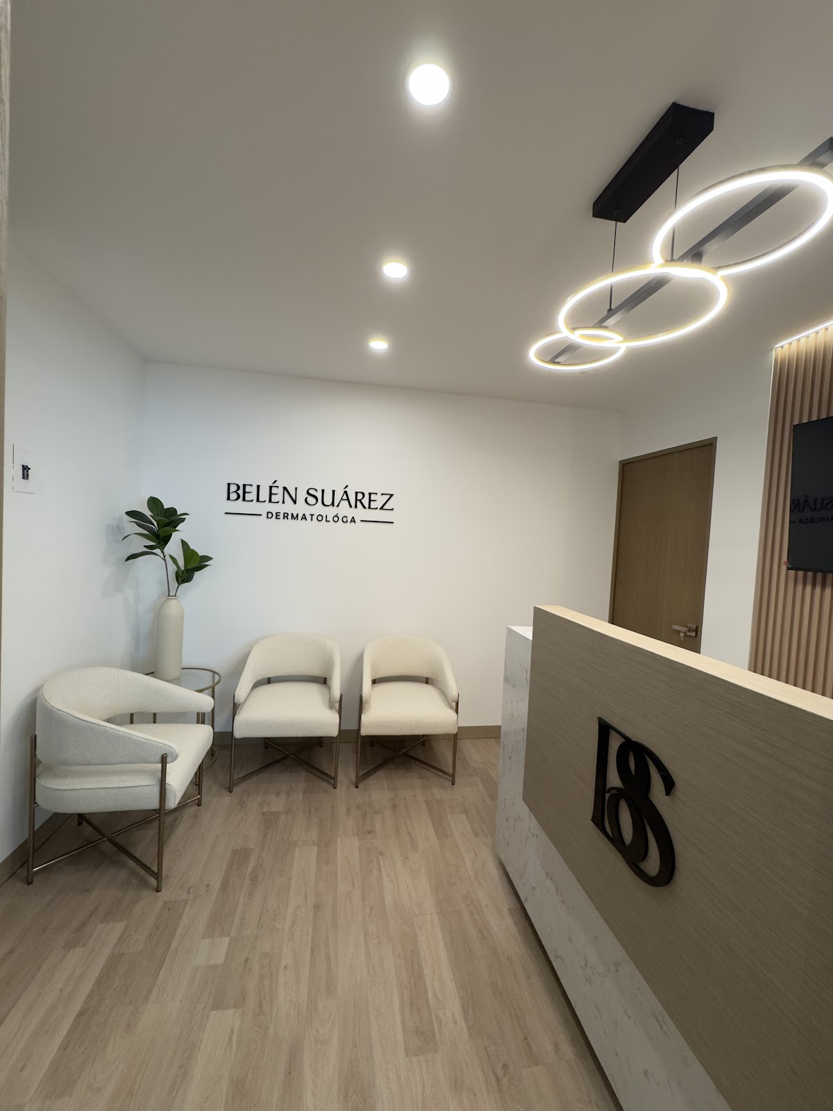 Dra. Belén Suárez Frías, Dermatólogo — foto 2