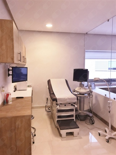 Dr. Luis Miguel Campos Olmedo, Ginecólogo — foto 2
