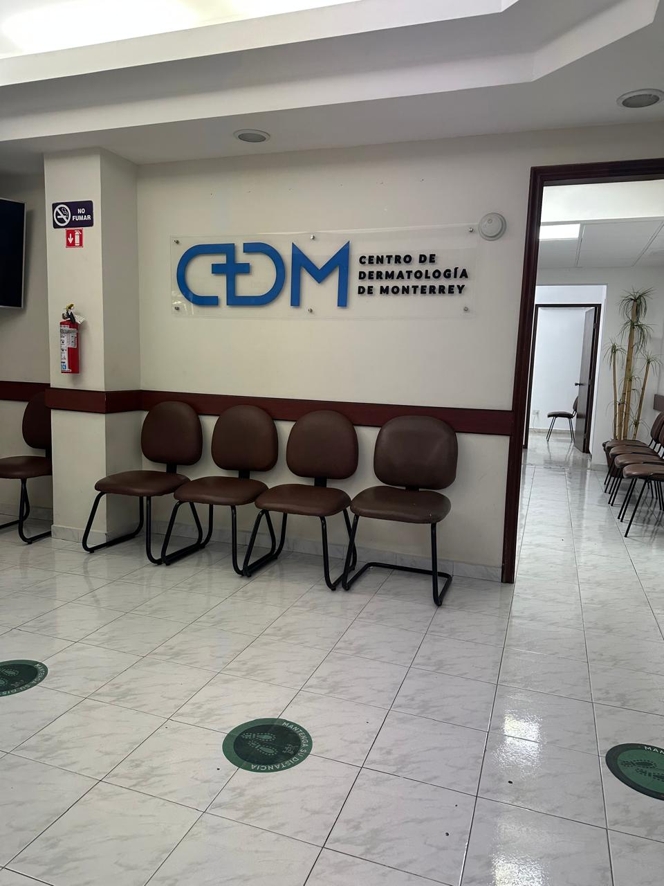 Dr. Andrés Remigio González González - Dermatólogo