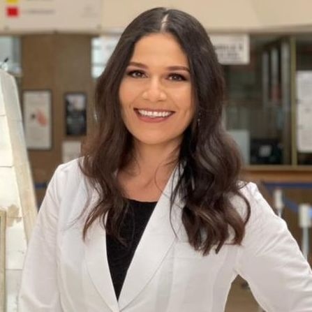 Gabriela Carrillo Aréchiga, Dermatólogo