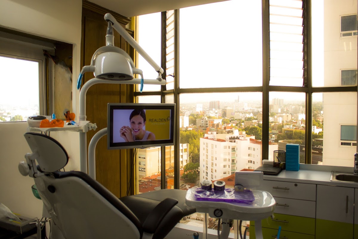DENTISTA URGENCIAS DENTALES 24 HORAS CLINICA REALDENT CONDESA — foto 2