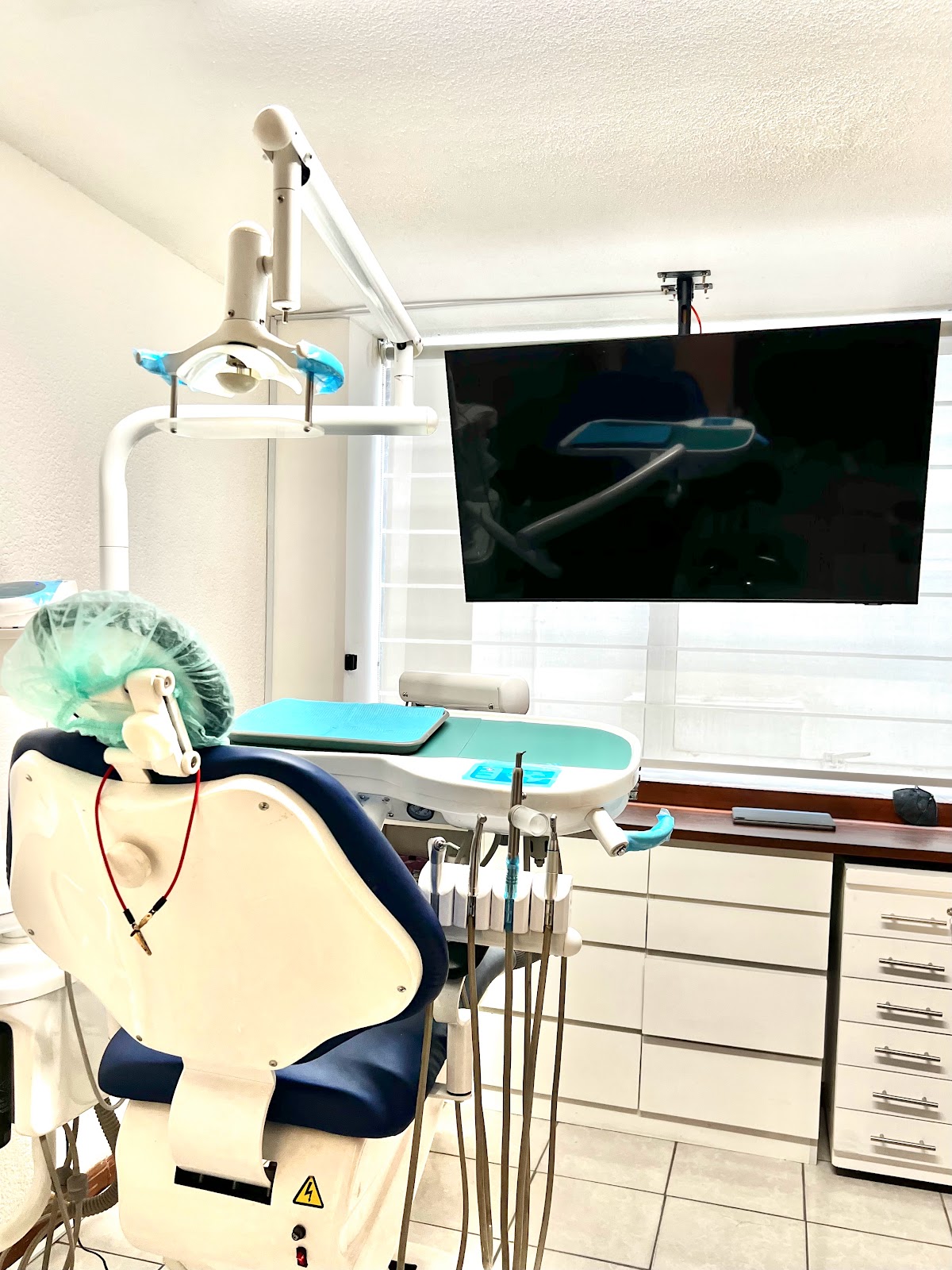 Dr. Eduardo Romero López, Dentista - Odontólogo