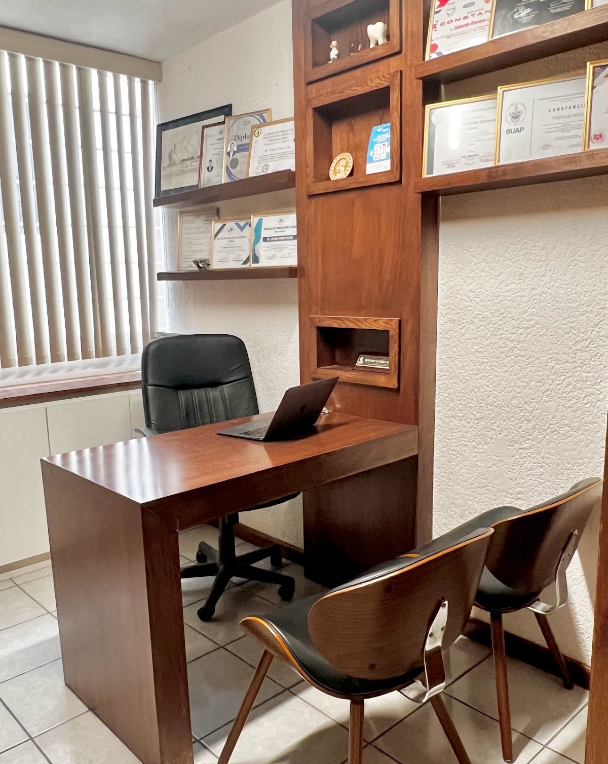 Dr. Eduardo Romero López, Dentista - Odontólogo — foto 3