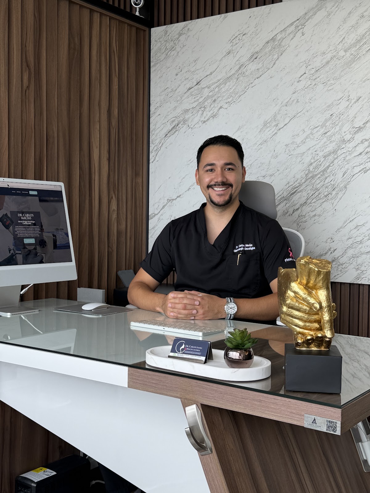Dr. Carlos Macias | Ginecólogo Oncólogo
