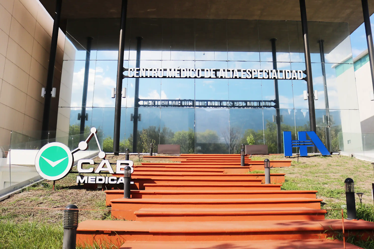 Dr. Héctor Garza
