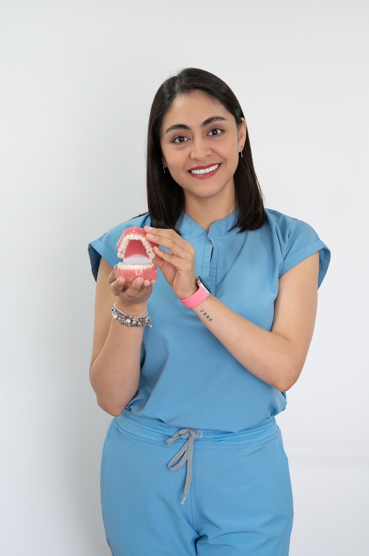 Erika Gonzalez Briones, Alineadores y Brackets