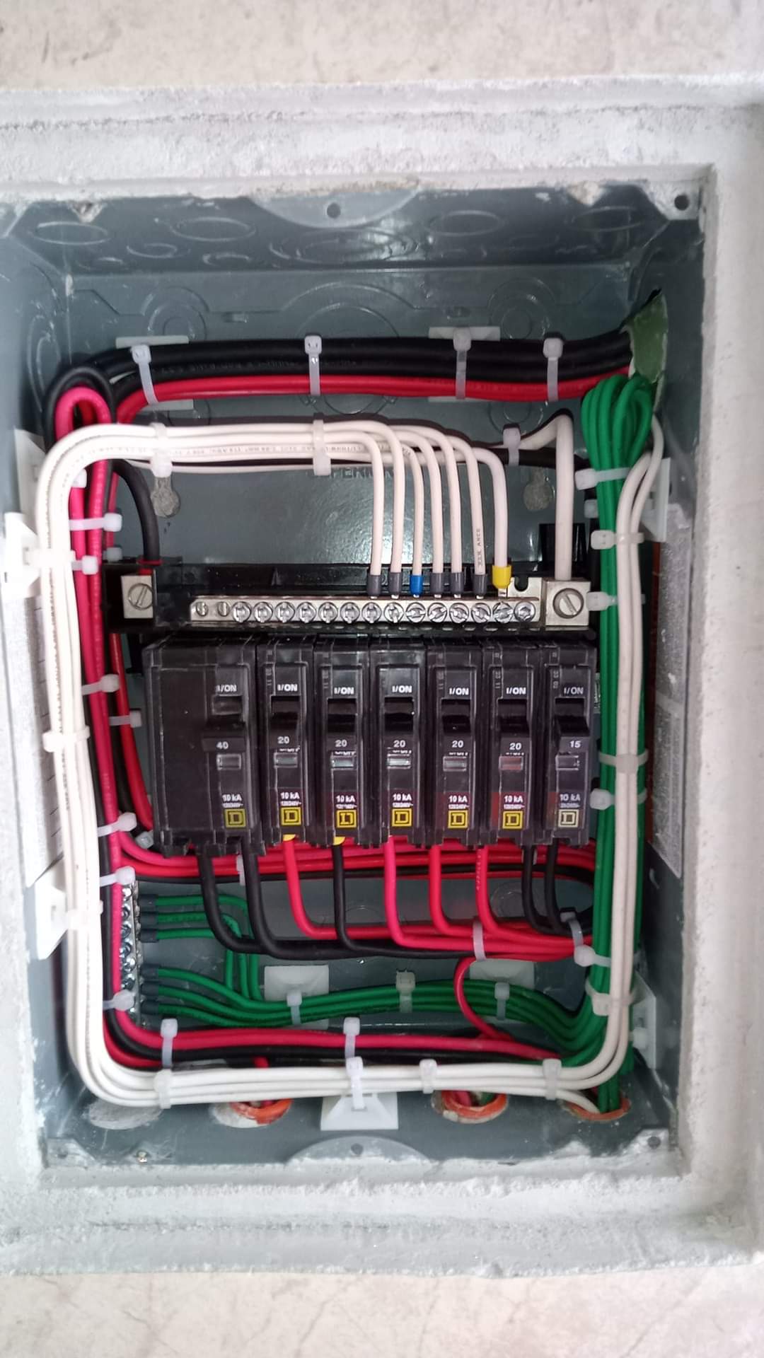 "Plomeria y Electricidad Zenteno"