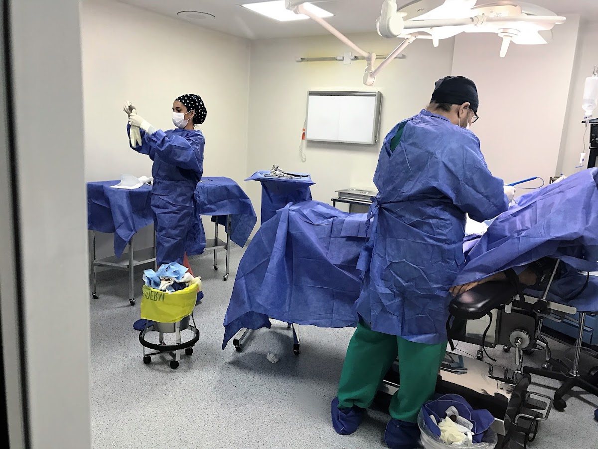 CLINICA AMECAE - DR ORIOL OLIVERA GINECOLOGO MASTOLOGO HORMONAS BIOIDENTICAS Y LASER GINECOLOGICO — foto 3