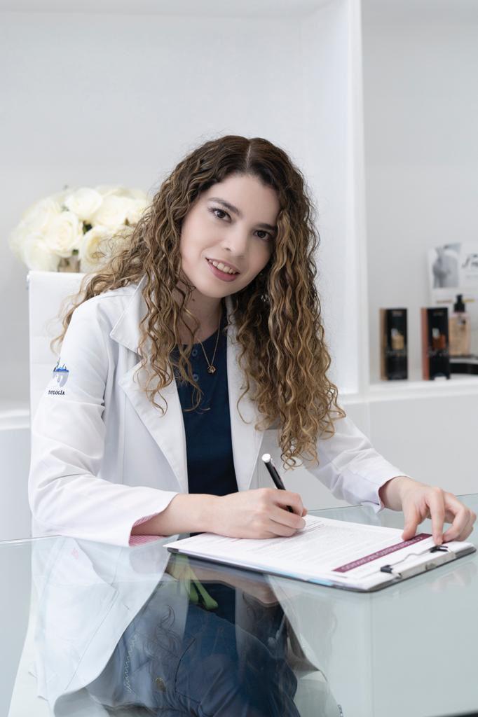 Dra. Lupita Salas-Dermatóloga