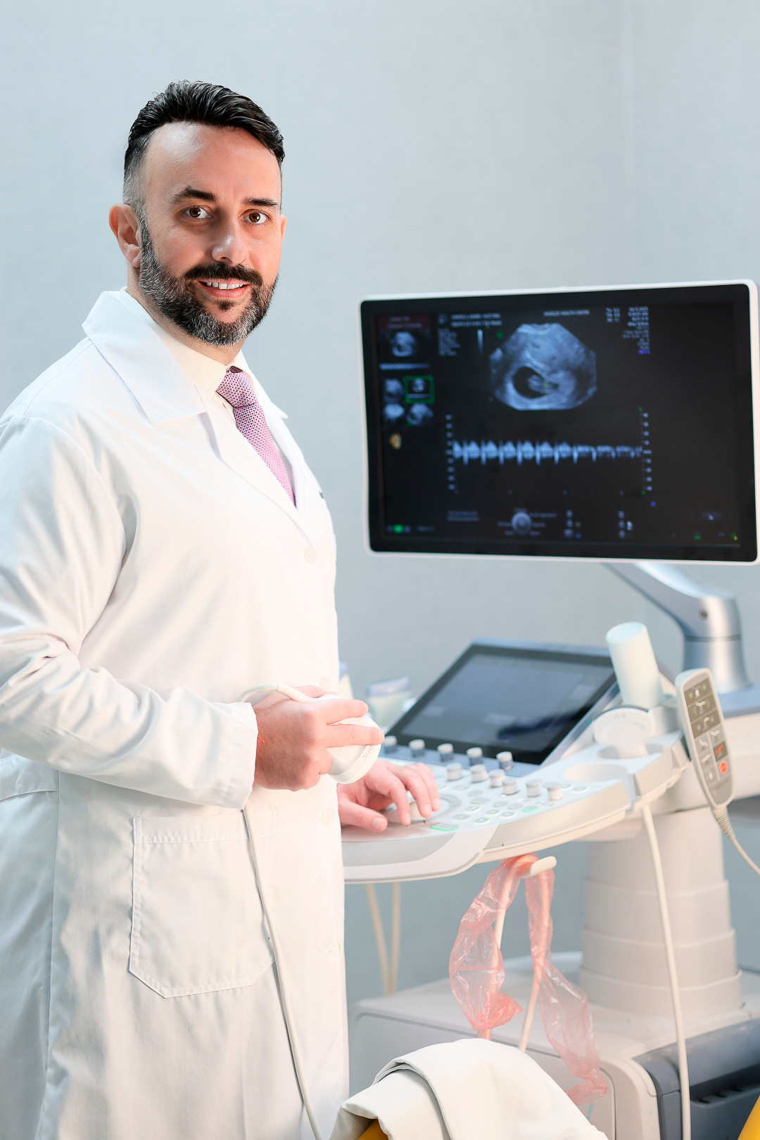 Dr. Alfonso Martínez - Ginecólogo y Obstetra San Pedro