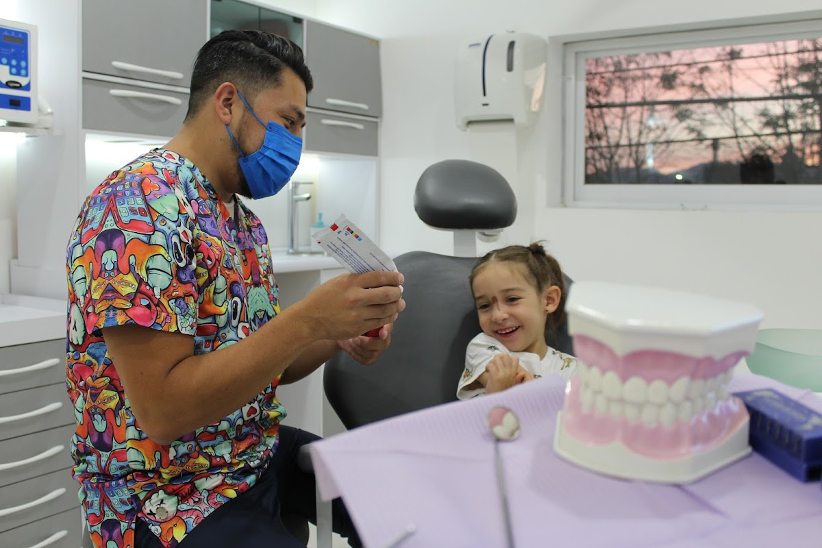 DAV Dental, Estetica Dental e Implantología — foto 3