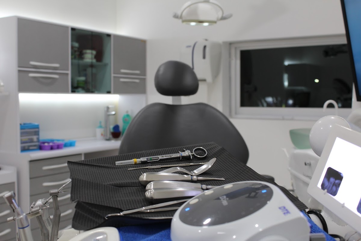 DAV Dental, Estetica Dental e Implantología — foto 4