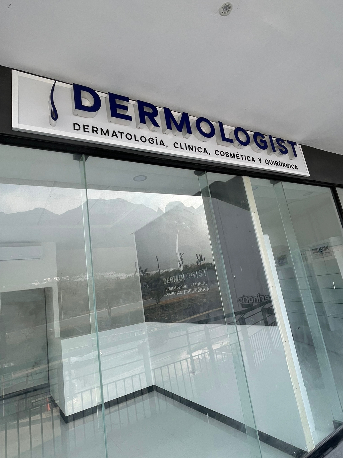 Dermologist - Dermatólogos Cumbres