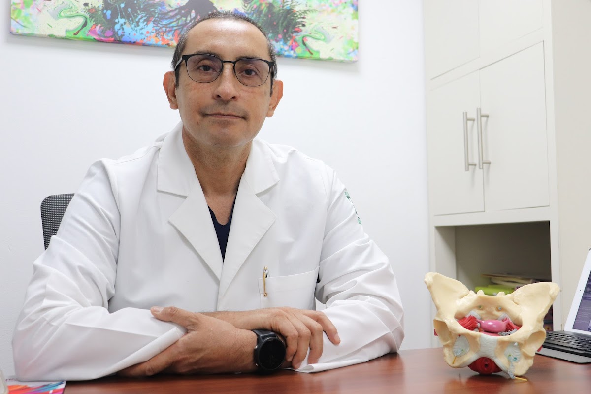 Dr. Cecilio Rodríguez Ayala, Ginecólogo — foto 3