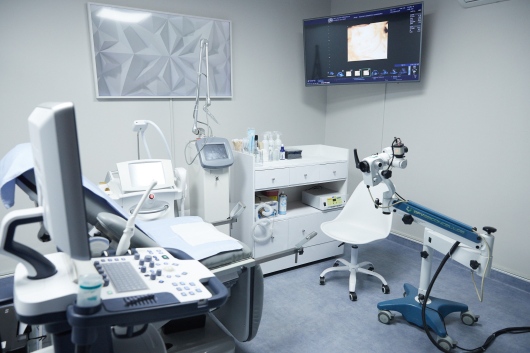 Dr. Aldo Arrazola, Ginecólogo