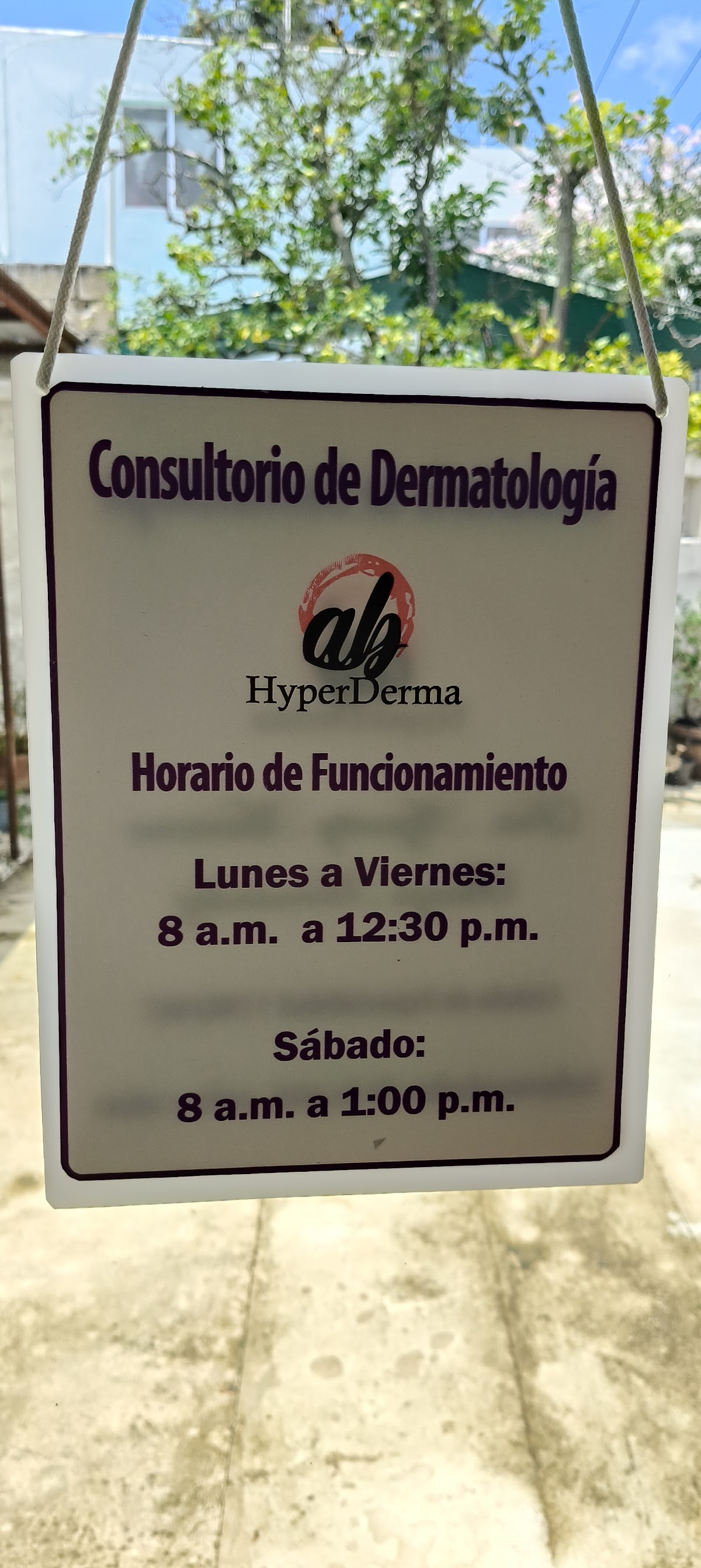 Dra. Azucetty Baeza Hernández, Dermatólogo