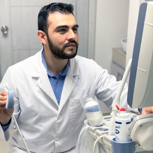 Dr. Luis Enrique Amezquita Vizcarra, Ginecólogo