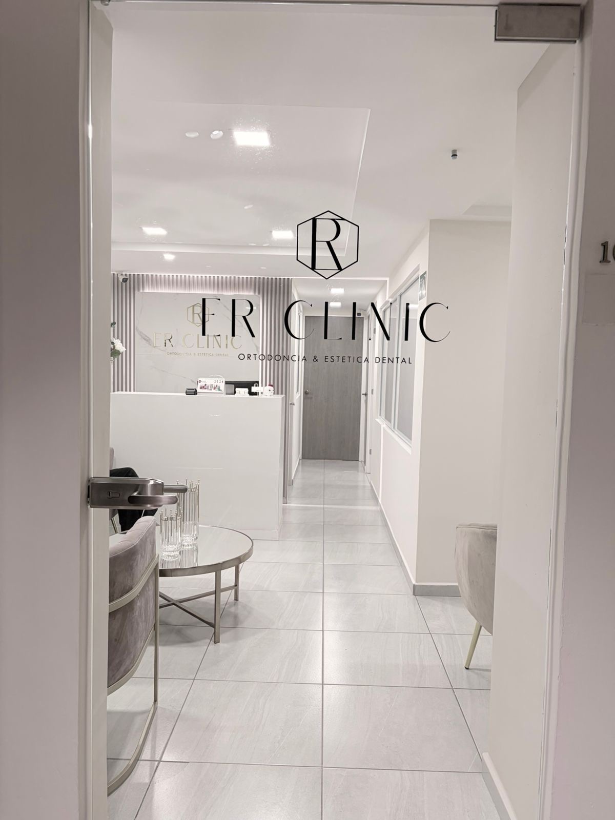 Dentista ER Clinic Ortodoncia & Estética Dental. — foto 2