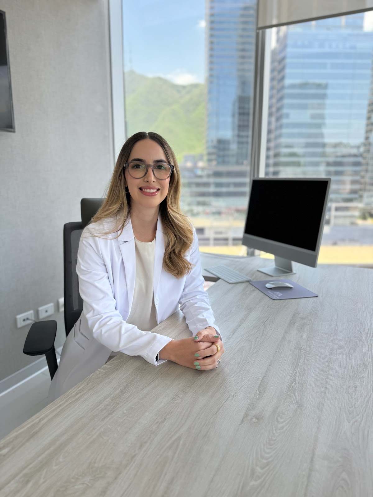 Dra. Itzel Suárez Peña - Ginecología y Obstetricia