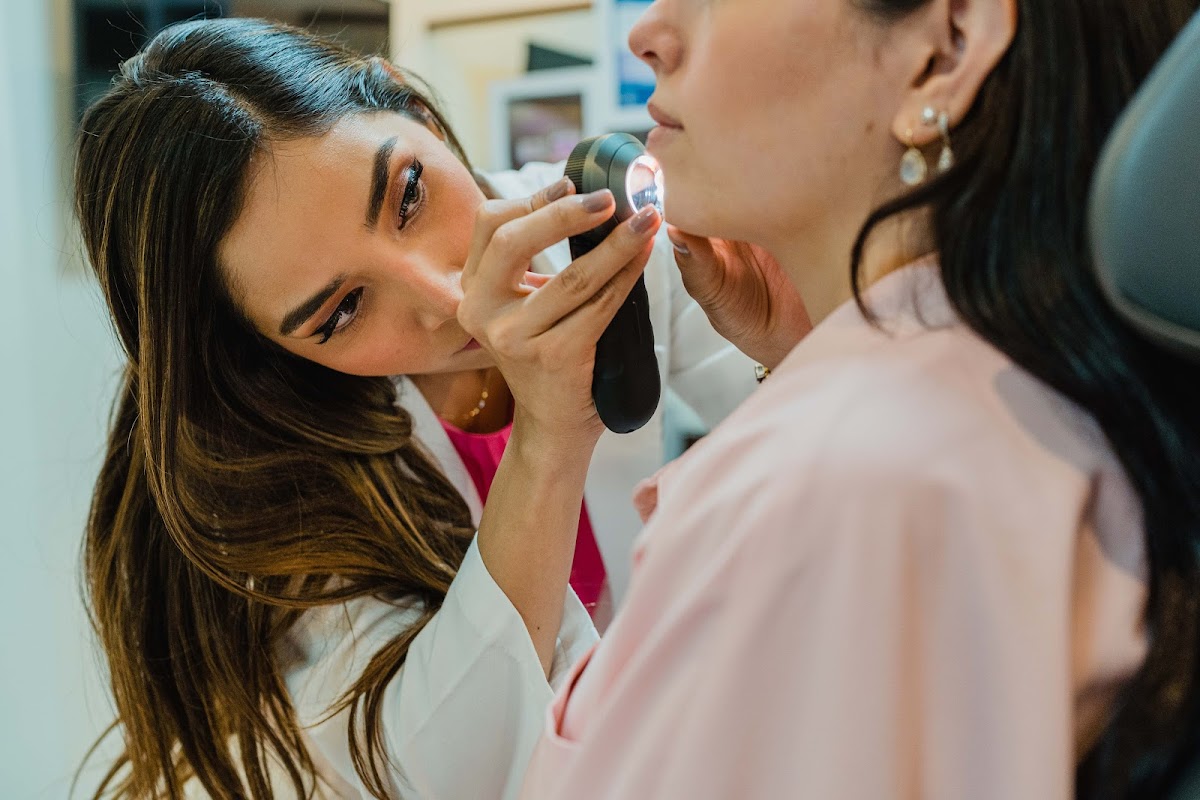 Dra Jessica Carolina Martínez Rico, Dermatólogo