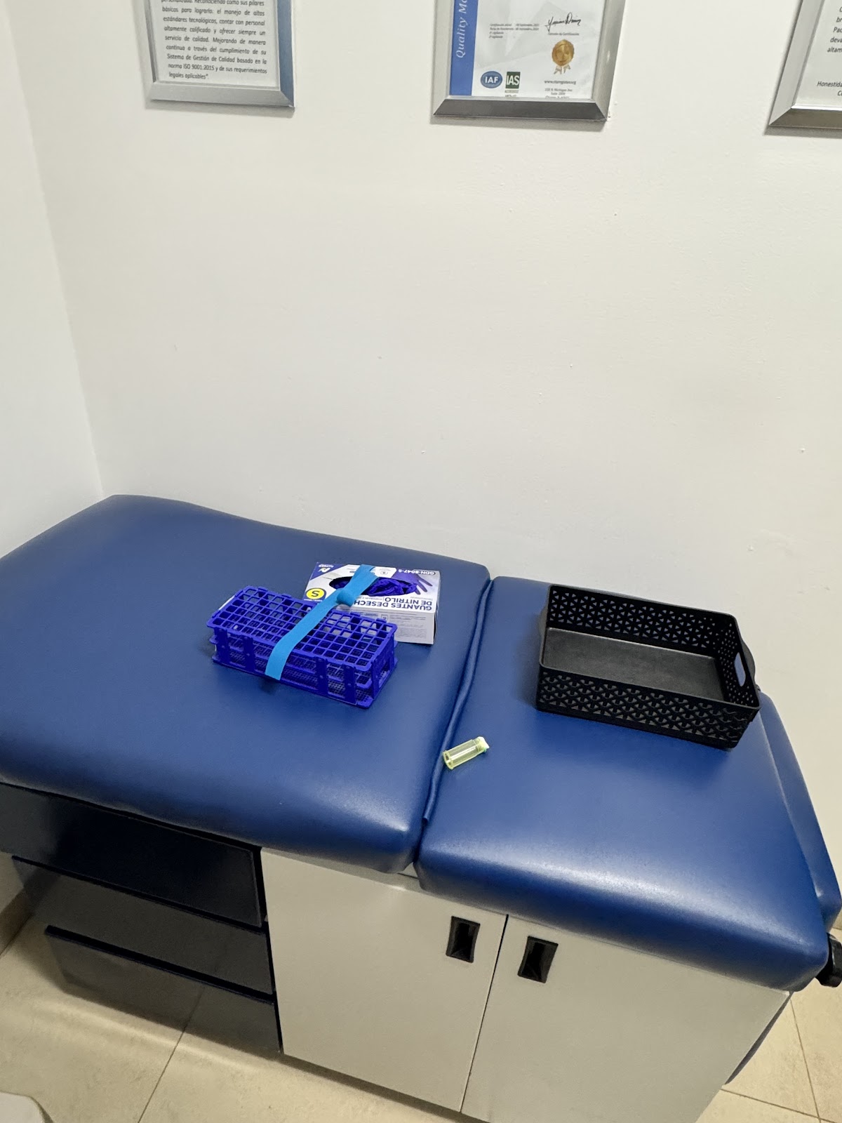 ADQ Laboratorío Clínico Jurica
