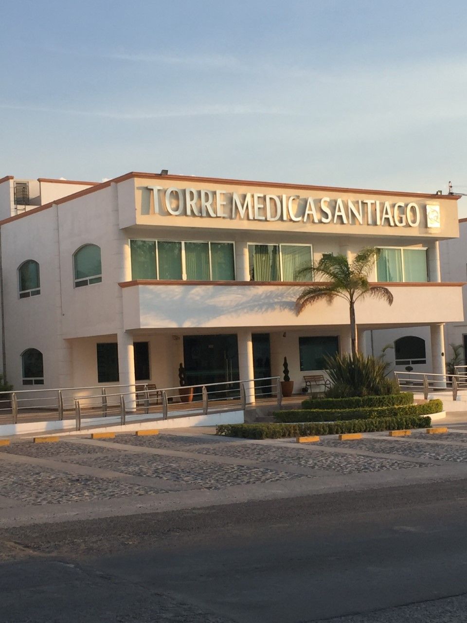 Dr. Leon Sanchez Fernandez