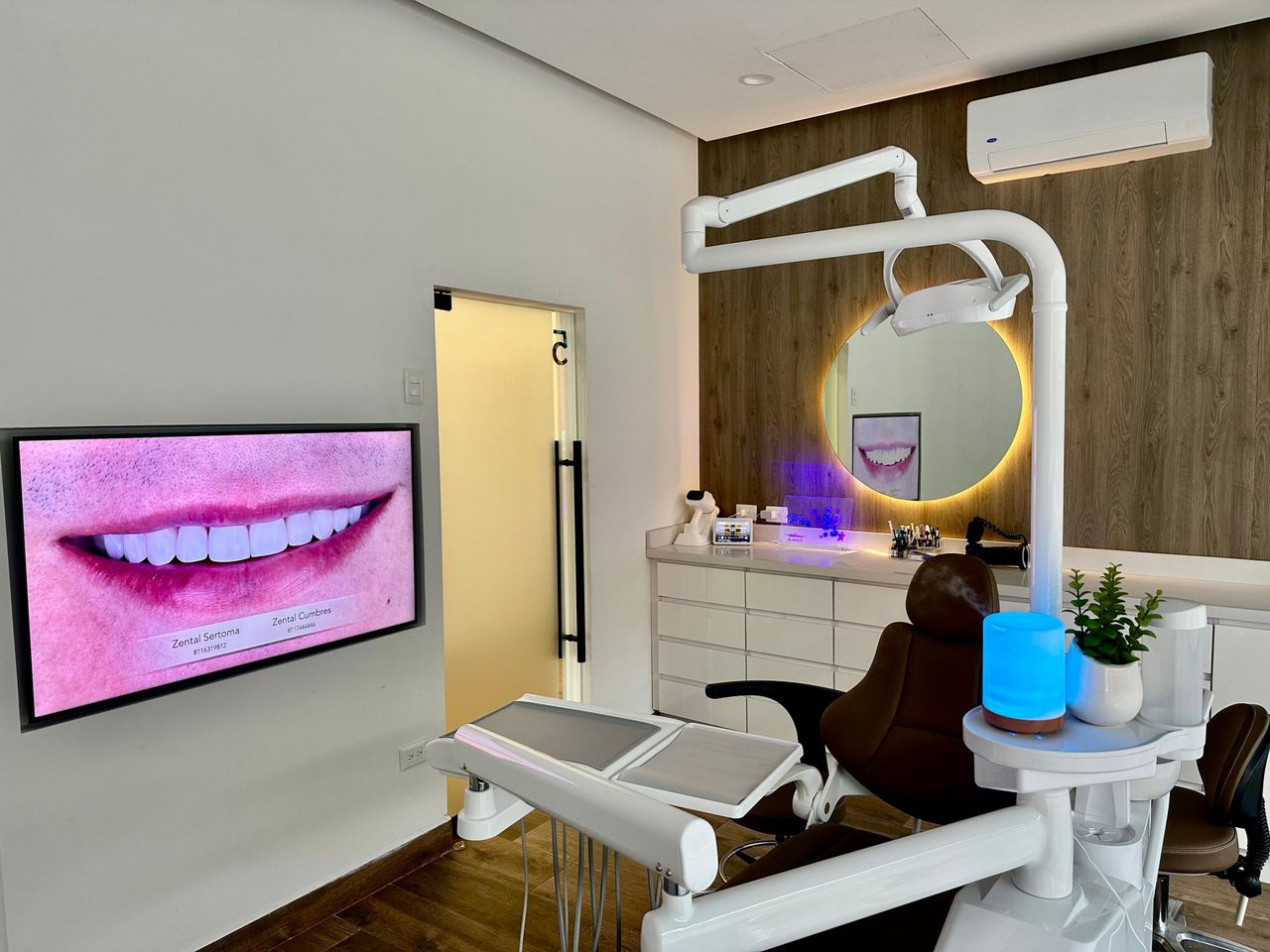 Zental Odontologia Cumbres (Plaza Sikara Distrito Urbano) — foto 3